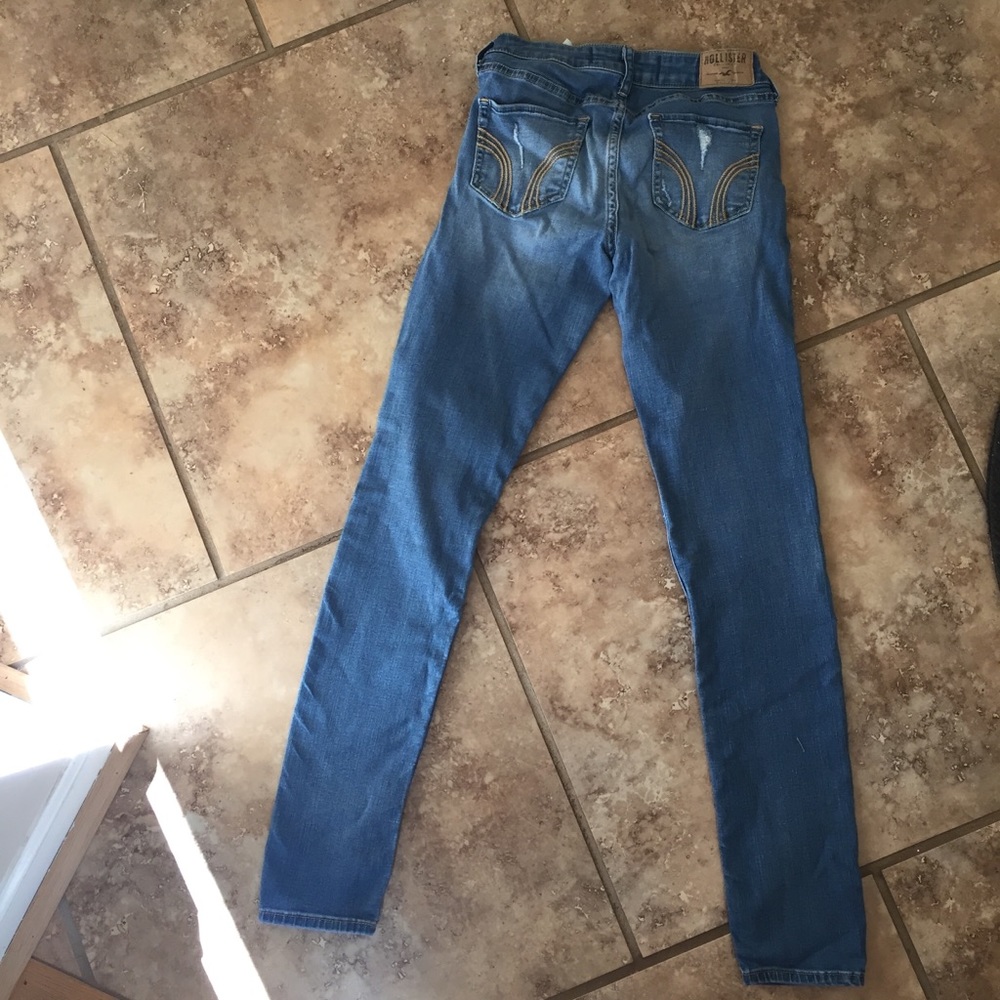 Distressed Hollister jeans - Picture 2 of 5